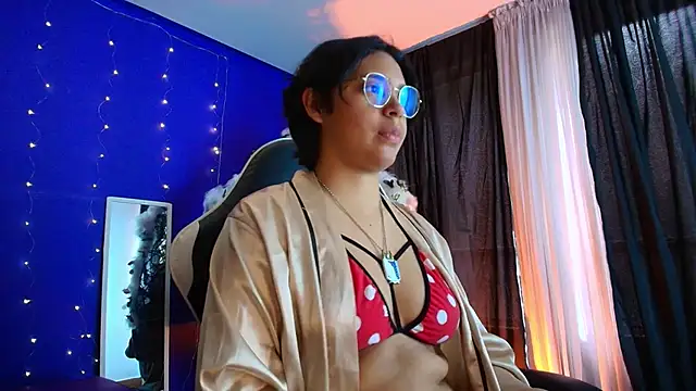 Snapshot of Emmapark_ chatting on January 11, 2026, 6:37 pm Emmapark online show from January 11, 2026, 6:37 pm