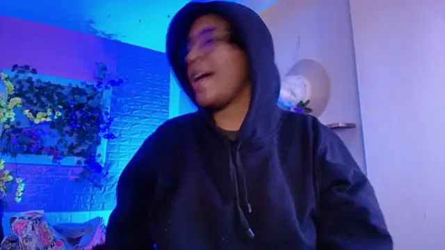 Snapshot of Emmapark_ chatting on November 30, 2025, 12:39 pm Emmapark online show from November 30, 2025, 12:39 pm