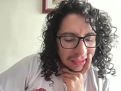 Snapshot of littlelatinhunter chatting on January 7, 2026, 6:13 pm littlelatinhunter online show from January 7, 2026, 6:13 pm