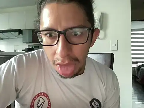 Snapshot of littlelatinhunter chatting on January 8, 2026, 11:49 am littlelatinhunter online show from January 8, 2026, 11:49 am