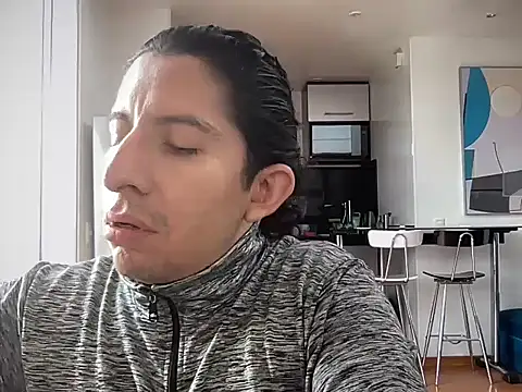 Snapshot of littlelatinhunter chatting on May 26, 2026, 2:15 pm littlelatinhunter online show from May 26, 2026, 2:15 pm