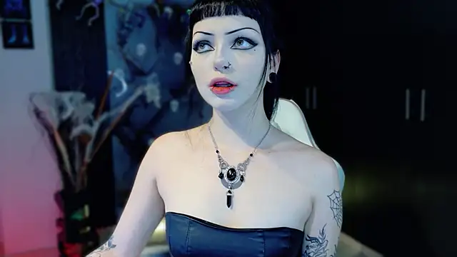 Madison Jackson online show from November 13, 2025, 10:02 pm