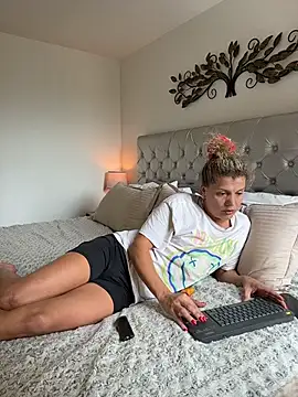 Snapshot of Georgiafox chatting on October 28, 2025, 4:28 pm Georgiafox online show from October 28, 2025, 4:28 pm