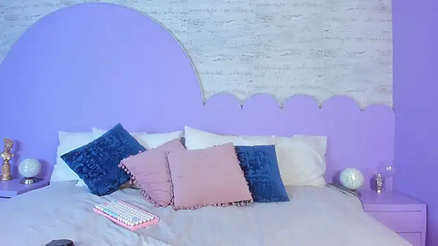 Giaa Ross online show from December 1, 2025, 7:37 pm