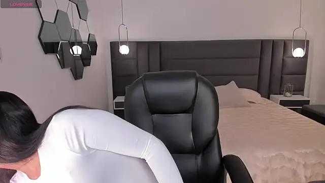 Snapshot of AlyssaDean chatting on November 11, 2025, 11:38 am AlyssaDean online show from November 11, 2025, 11:38 am