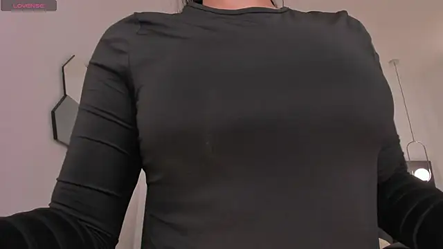 Snapshot of AlyssaDean chatting on November 16, 2025, 11:59 am AlyssaDean online show from November 16, 2025, 11:59 am