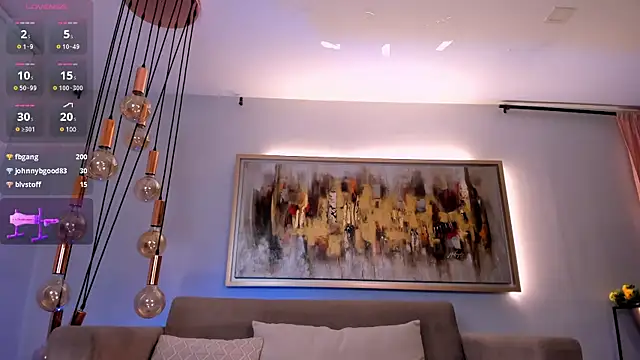 RoxanneHill  online show from March 18, 2025, 2:50 pm