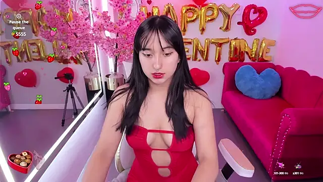 Snapshot of Miss_dolly_ chatting on February 19, 2025, 12:33 pm Miss dolly  online show from February 19, 2025, 12:33 pm