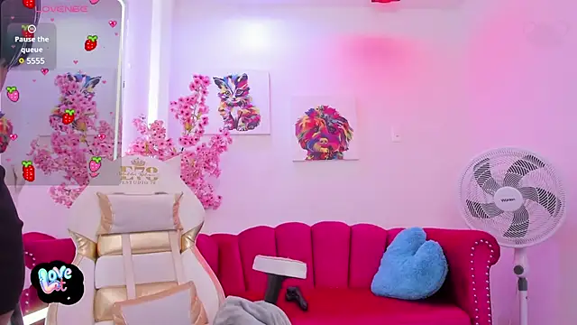 Snapshot of Miss_dolly_ chatting on March 10, 2025, 3:30 pm Miss dolly  online show from March 10, 2025, 3:30 pm