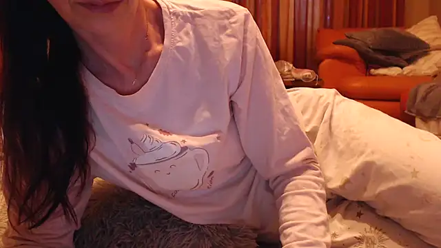 LovelyAndraGirl online show from June 27, 2026, 3:23 am