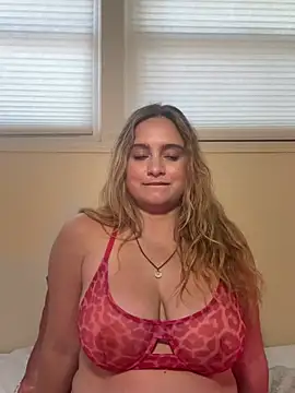 Snapshot of Sophie_Raegan chatting on May 5, 2026, 6:11 pm Sophie Raegan online show from May 5, 2026, 6:11 pm