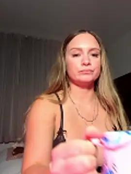 Sophie Raegan online show from January 11, 2026, 2:02 pm