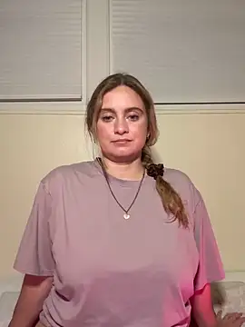 Snapshot of Sophie_Raegan chatting on May 5, 2026, 6:05 am Sophie Raegan online show from May 5, 2026, 6:05 am