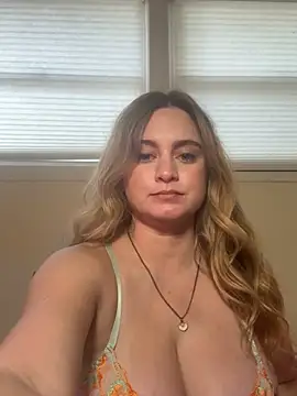 Snapshot of Sophie_Raegan chatting on June 1, 2026, 4:39 pm Sophie Raegan online show from June 1, 2026, 4:39 pm