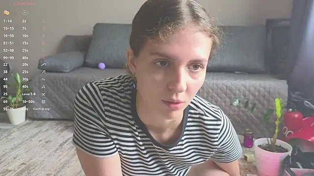 Snapshot of Sereta_Finn chatting on September 26, 2025, 9:49 am Sereta Finn online show from September 26, 2025, 9:49 am