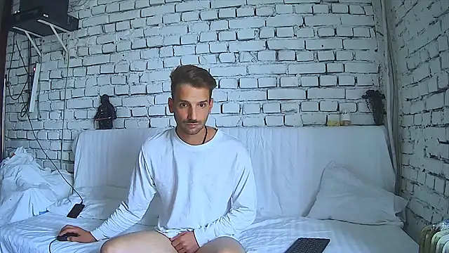 Snapshot of GiorgieUps chatting on November 9, 2025, 9:46 am GiorgieUps online show from November 9, 2025, 9:46 am