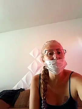 Snapshot of MILEIDE980 chatting on November 7, 2025, 11:15 am MILEIDE980 online show from November 7, 2025, 11:15 am