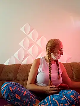 Snapshot of MILEIDE980 chatting on November 11, 2025, 12:11 pm MILEIDE980 online show from November 11, 2025, 12:11 pm