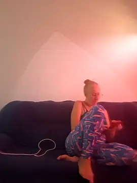 Snapshot of MILEIDE980 chatting on November 27, 2025, 2:28 pm MILEIDE980 online show from November 27, 2025, 2:28 pm