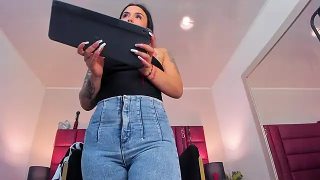 CharlotteScotte online show from March 4, 2026, 3:42 pm