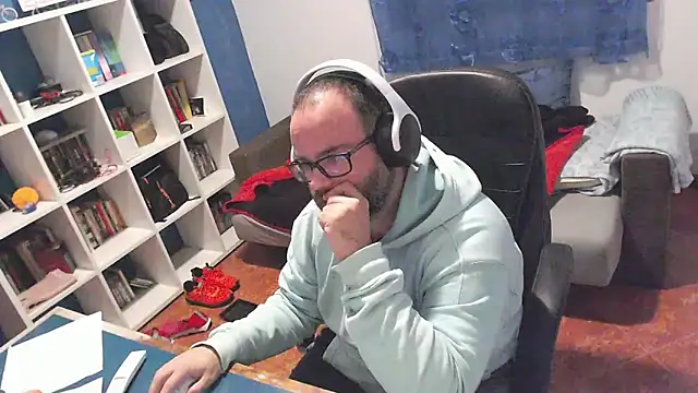 Snapshot of ravingr4d4 chatting on December 3, 2025, 12:33 am ravingr4d4 online show from December 3, 2025, 12:33 am