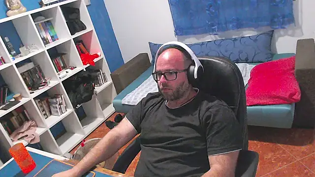 ravingr4d4 online show from June 4, 2026, 9:19 pm