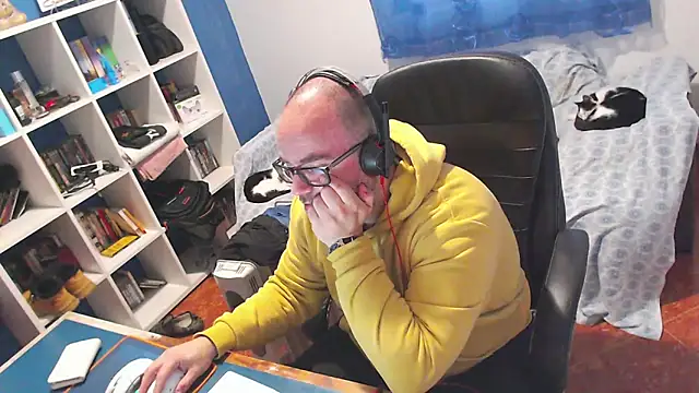 ravingr4d4 online show from February 4, 2026, 11:49 am