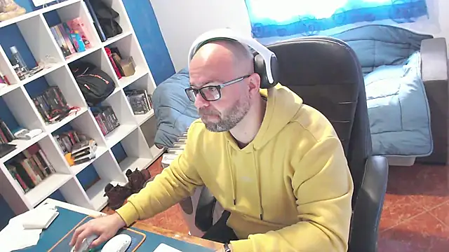 ravingr4d4 online show from March 4, 2026, 11:40 am