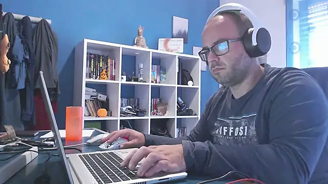 Snapshot of ravingr4d4 chatting on November 6, 2025, 9:57 am ravingr4d4 online show from November 6, 2025, 9:57 am