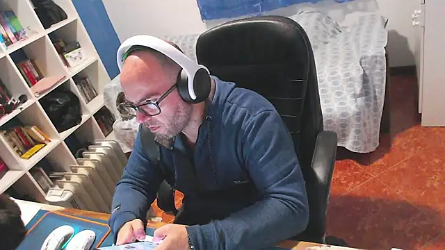 ravingr4d4 online show from February 1, 2026, 9:46 pm