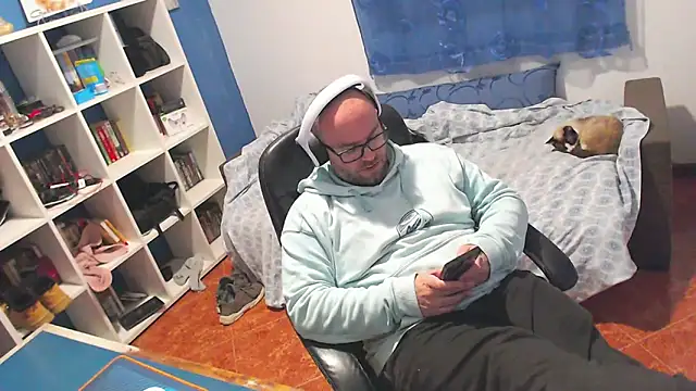 ravingr4d4 online show from February 6, 2026, 12:06 am