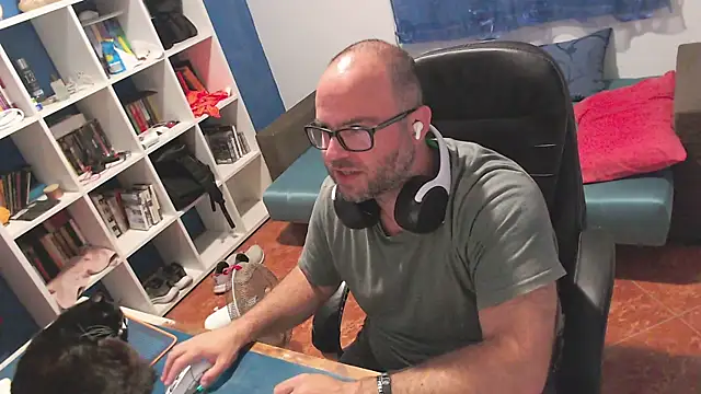 ravingr4d4 online show from June 1, 2026, 10:09 pm