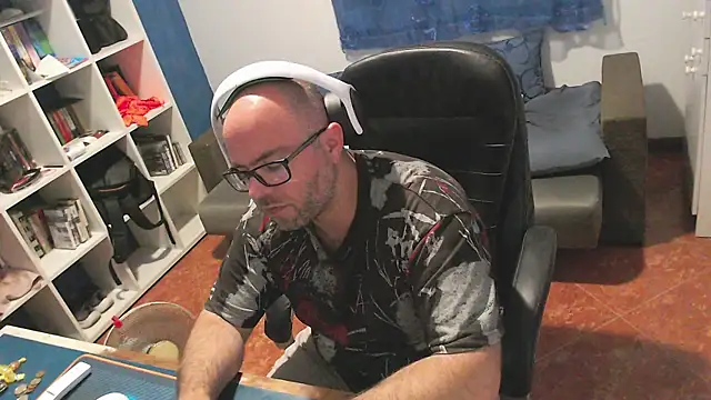 ravingr4d4 online show from May 25, 2026, 9:46 pm