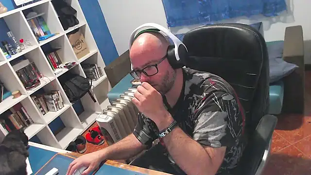 ravingr4d4 online show from April 11, 2026, 9:07 pm