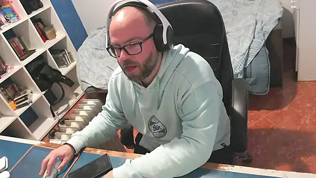 ravingr4d4 online show from March 16, 2026, 9:39 pm