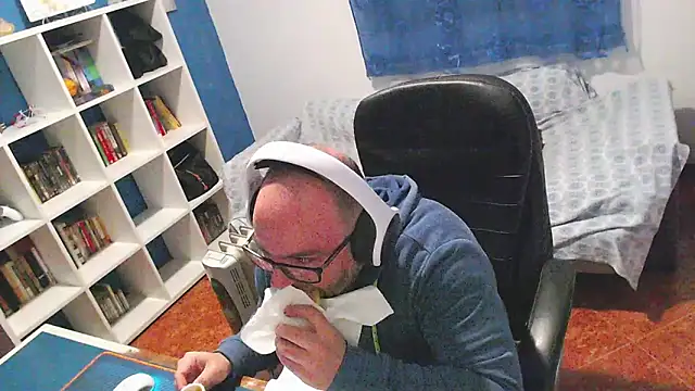 ravingr4d4 online show from February 7, 2026, 7:55 pm