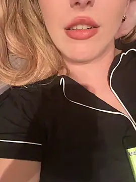 Snapshot of RoxxyDallas chatting on March 9, 2025, 10:30 pm RoxxyDallas online show from March 9, 2025, 10:30 pm