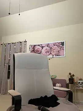 Snapshot of RoxxyDallas chatting on December 7, 2024, 5:43 am RoxxyDallas online show from December 7, 2024, 5:43 am