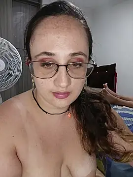 Snapshot of Karol_and_David_hotcouple chatting on November 23, 2025, 4:11 am Karol and David hotcouple online show from November 23, 2025, 4:11 am