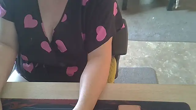 Snapshot of Silvia2277 chatting on November 1, 2025, 9:36 am Silvia2277 online show from November 1, 2025, 9:36 am