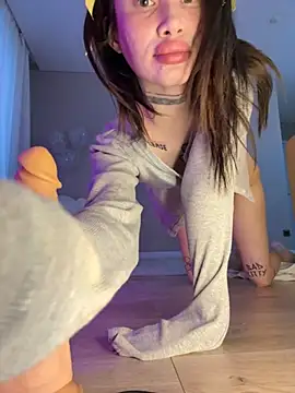 Snapshot of Yunasi chatting on December 5, 2025, 10:58 am Yunasi online show from December 5, 2025, 10:58 am