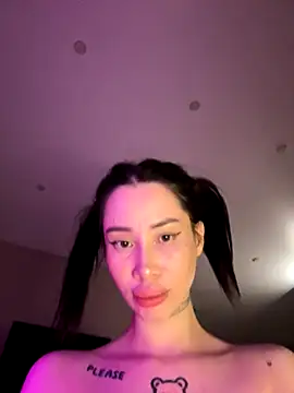 Snapshot of Yunasi chatting on November 3, 2025, 1:37 pm Yunasi online show from November 3, 2025, 1:37 pm