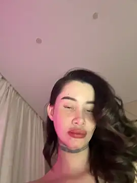 Snapshot of Yunasi chatting on December 4, 2025, 12:48 pm Yunasi online show from December 4, 2025, 12:48 pm