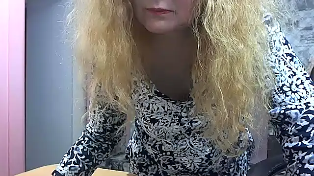 Helen1974 online show from December 19, 2025, 1:13 pm