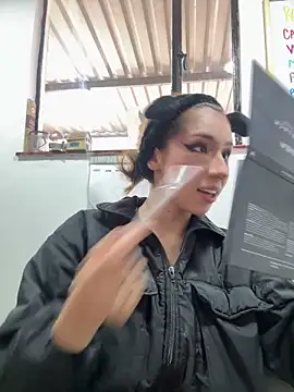 Snapshot of bellablack27 chatting on February 27, 2025, 1:28 pm bellablack27 online show from February 27, 2025, 1:28 pm