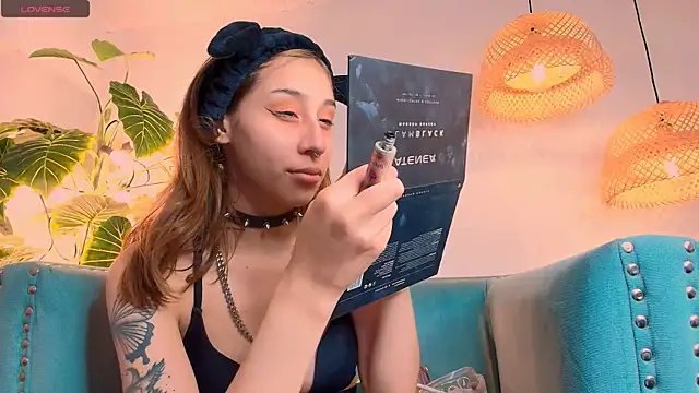 Snapshot of bellablack27 chatting on March 4, 2025, 1:28 pm bellablack27 online show from March 4, 2025, 1:28 pm