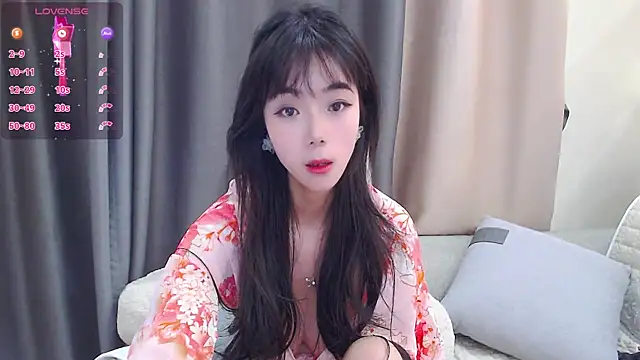 Snapshot of Duludulu_007 chatting on February 6, 2025, 6:29 am Duludulu 007 online show from February 6, 2025, 6:29 am