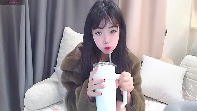 Snapshot of Duludulu_007 chatting on February 8, 2025, 6:01 am Duludulu 007 online show from February 8, 2025, 6:01 am