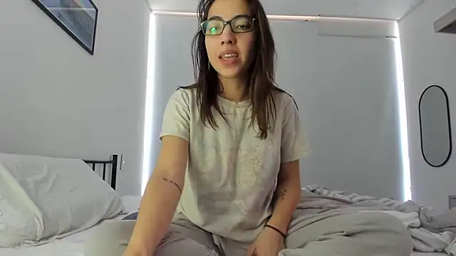 Snapshot of Sophi__a chatting on February 5, 2026, 2:46 pm Sophi a online show from February 5, 2026, 2:46 pm