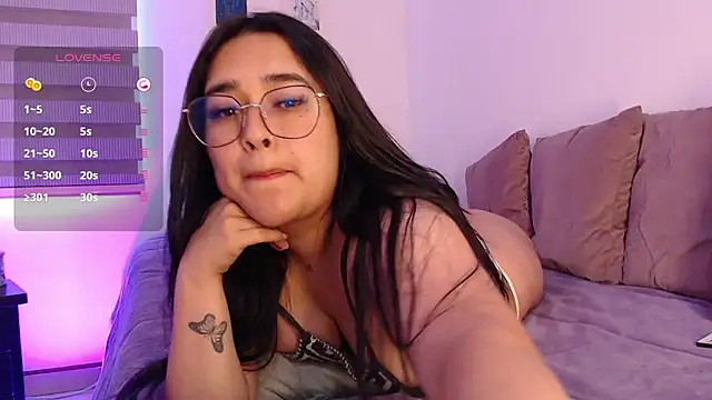 Snapshot of Megan_FE chatting on October 18, 2025, 1:35 pm Megan FE online show from October 18, 2025, 1:35 pm